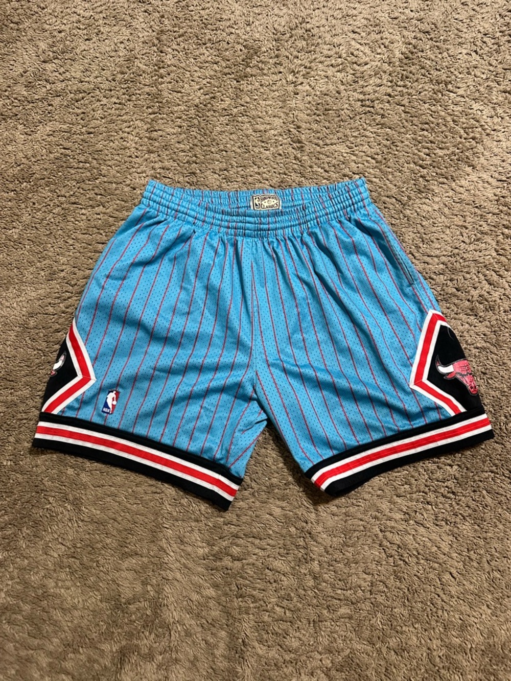 Vintage Chicago Bulls “triple blue” shorts 00s size 2XL